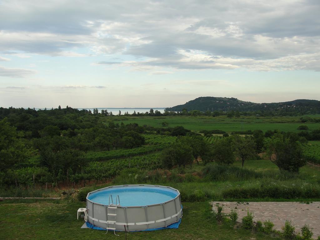 Voeroesmal Vendeghaz Daire Balatonfüred Oda fotoğraf